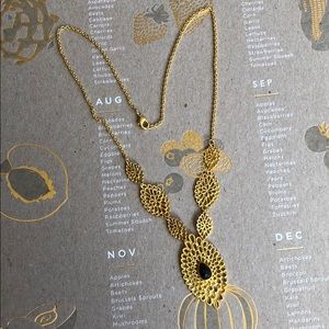 [NEW] Gold Filigree Necklace with Black Gemstone